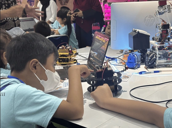 MANUFACTURING ROBOT SPACE
